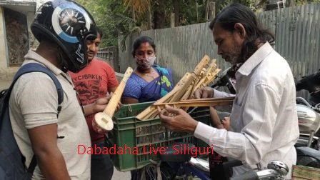 বাদ্যযন্ত্রের ব্যবসায় রুটি-রোজগারের জোগান