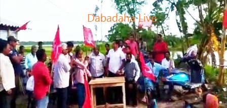 এগরায় ঘাসফুল ছিন্ন কাস্তে হাতে