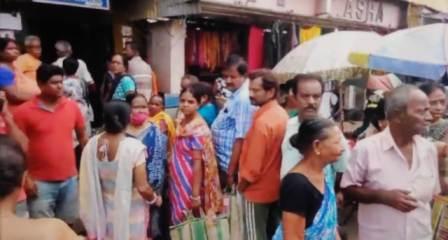 রেশন গ্রাহকদের হয়রানির অভিযোগে উত্তেজনা ভাটপাড়ায়