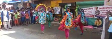 পুলিশের উদ্দ্যোগে ছৌনাচে শব্দবাজির সচেতনতা