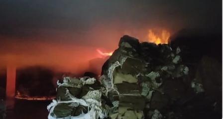 ভূত চতুর্দশীতে মেদিনীপুরে গোডাউনে ভয়াবহ আগুন