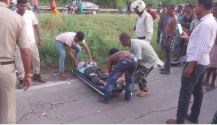 বোনের সামনে ভাইয়ের মৃত্যু মেদিনীপুর জাতীয় সড়কে