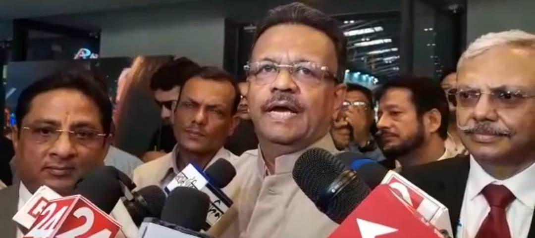 চাকরি নয় ব্যবসার পরামর্শ রাজ্যের বেকার যুবকদের – ফিরহাদ