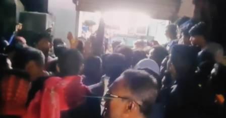 সুরা ও মধুচক্রের অভিযোগে রাতে পঞ্চায়েত ভবন ঘেরাও