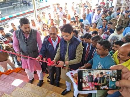 লাউঞ্জ ও ফুট ব্রীজের উদ্বোধন শিলিগুড়ি স্টেশনে