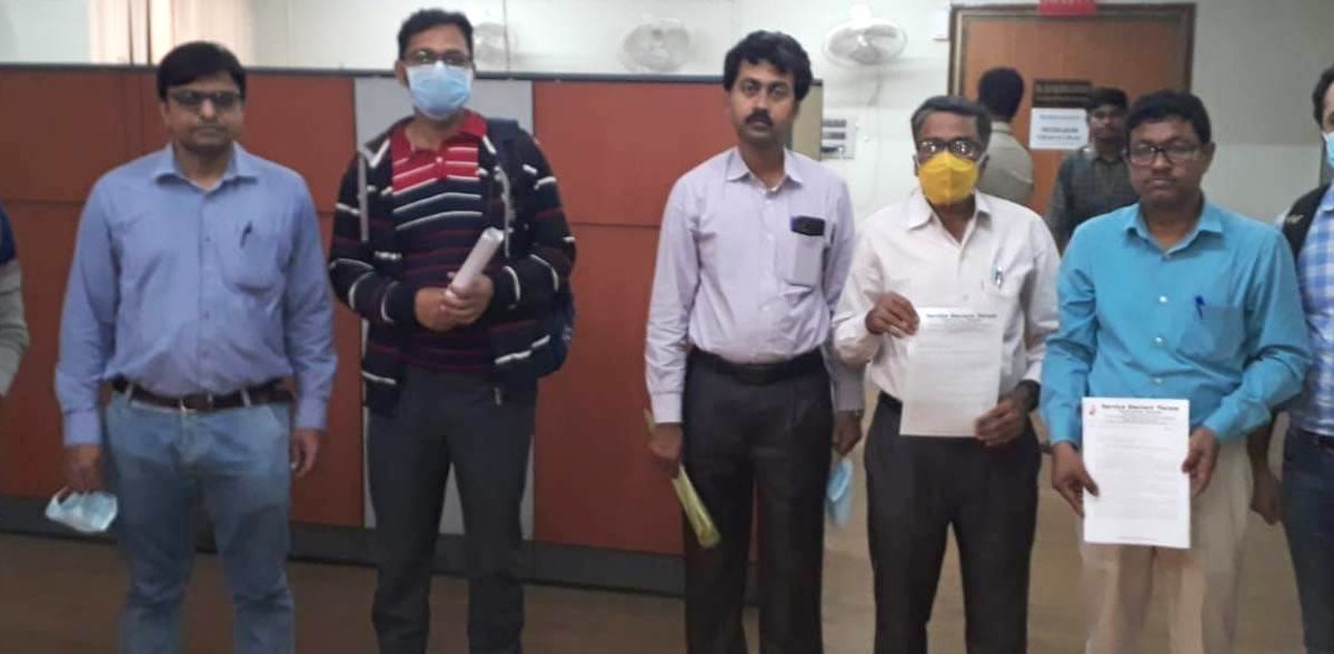 বদলি ও পদোন্নতির দাবীতে ডক্টরস ফোরামের স্মারকলিপি