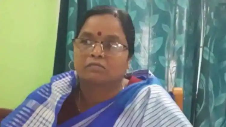 আবাস যোজনায় টাকা নেওয়ার অভিযোগ প্রধানের বিরুদ্ধে