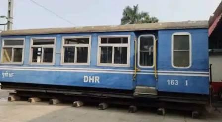 নিউ জলপাইগুড়ি রেল স্টেশনে কোচ রেস্তোরা