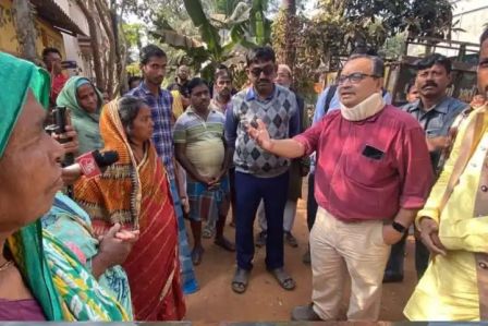 কুণাল ঘোষকে দেখে দলীয় সভায় লাল সেলাম