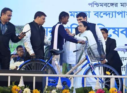 হাসিমারাতে মুখ্যমন্ত্রীর জনমুখী প্রকল্পের সূচনা