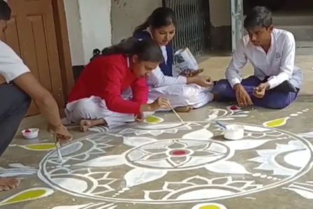 সরস্বতী পূজার আগে আলপনায় সেজে উঠল স্কুল