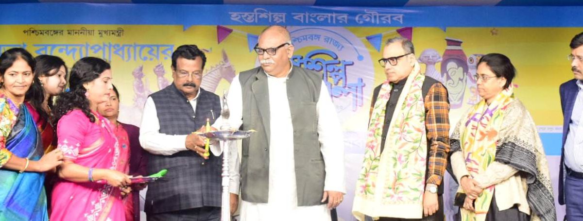 বোলপুরে হস্তশিল্প মেলা উদ্বোধনে মন্ত্রী