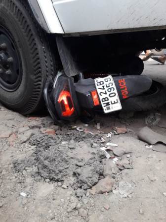 বাইকে ধাক্কা দুধের গাড়ির, জখম ৩, ধৃত ড্রাইভার