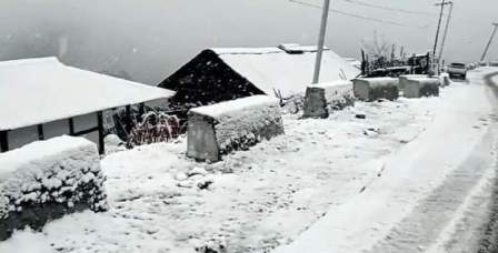 তুষারপাত সিকিমে, রাস্তাঘাট অবরুদ্ধ