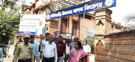 নিকাশি ব্যবস্থার পরিদর্শনে মেয়র