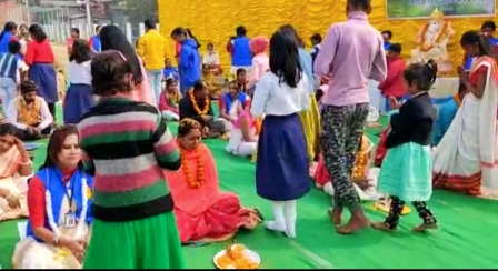 মাঘী পূর্ণিমায় মানুষের ঢল মানিকচক ঘাটে