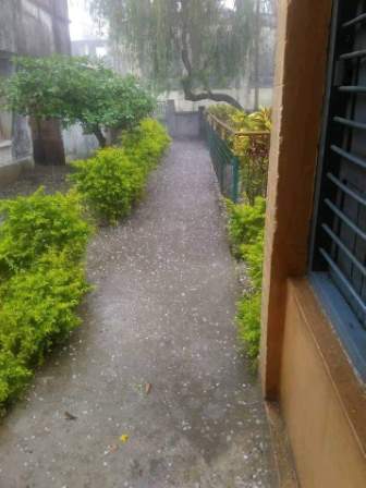 চৈত্র মাসে শিলাবৃষ্টিতে শীতলতার ছোঁয়া