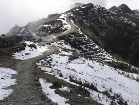 আবারও ব্যাপক তুষারপাত দার্জিলিং ঘিরে