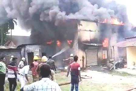 শিলিগুড়িতে ভরদুপুরে রাসায়নিক কারখানায় অগ্নিকাণ্ড