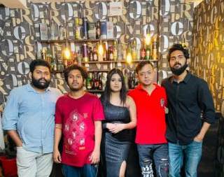 স্টোন কোল্ড গানের সরাসরি ইউটিউব লাইভ