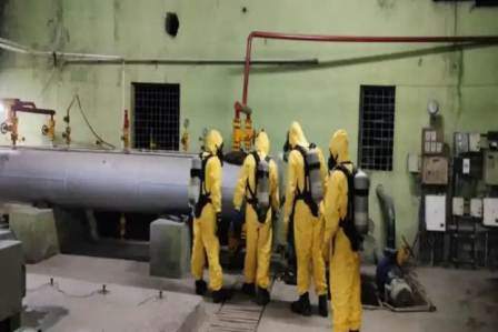 হিমঘরের ছাদ ভেঙ্গে অসুস্থ হাসপাতালে চিকিৎসাধীন