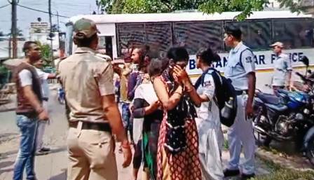 কল সেন্টারের আড়ালে প্রতারণার ফাঁদ গ্রেফতার ৩৪