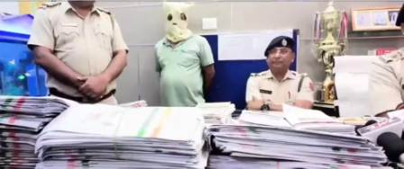 উদ্ধার বিপুল পরিমাণ আধার, ভোটার ও রেশন কার্ড