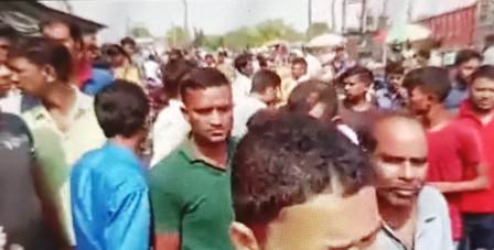 ট্রাকের ধাক্কায় মৃত ভ্যান চালক চাঞ্চল্য ঘুষিঘাটায়