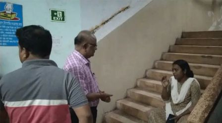 জেলা মেডিক্যাল কলেজে রাজ্য মন্ত্রীর ধর্ণা