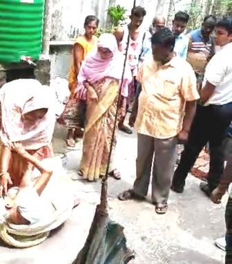 বিচারাধীন সম্পত্তিতে নির্মাণ প্রতিবাদী বৃদ্ধা আক্রান্ত