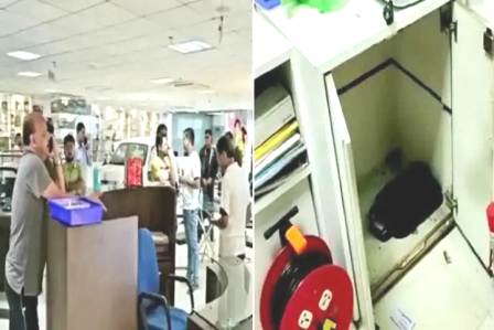 ভোরে শহরে গাড়ীর শোরুমে ডাকাতি