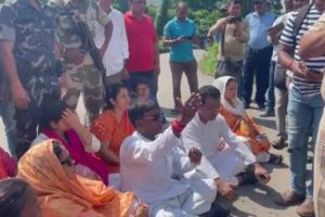 নারী বিবস্ত্রের অভিযোগে পুলিশ সুপার অফিস ঘেরাও