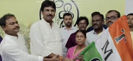 জয়ী বিজেপির পঞ্চায়েত সদস্যা তৃণমূলে