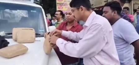 নিষিদ্ধ মাদক সহ গ্রেপ্তার ২