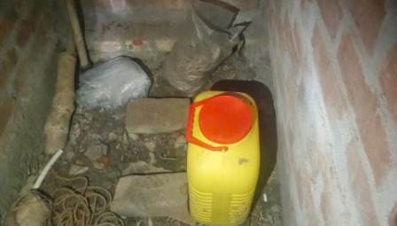 বোমাতঙ্কে এলাকাবাসী তদন্তে পুলিশ