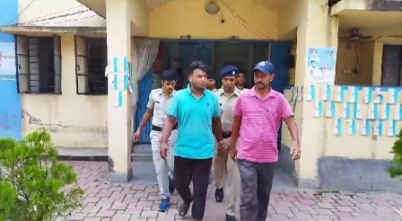 দেশি মদ বিক্রির অভিযোগে গ্রেফতার যুবক