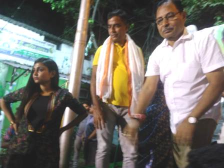 কাশিপুরে শারদ উৎসবে নতুন বস্ত্র বিতরণ