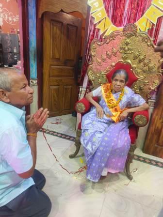 শত বর্ষ মাতার জন্মদিন উদযাপন 