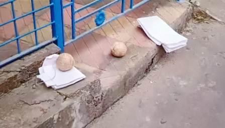 পৌরপিতার বাড়ির সামনে উদ্ধার বোমা 