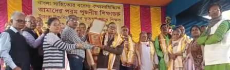 ছাত্রছাত্রীদের শ্রদ্ধাঞ্জলীতে শিক্ষাগুরুর ৮৬তম বর্ষ উদযাপন