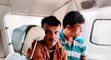 নীল বাতির গাড়ি নিয়ে চৌর্যবৃত্তি, আটক ২