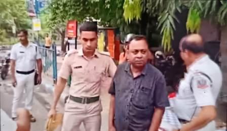 আটক ভুয়ো পুলিশ