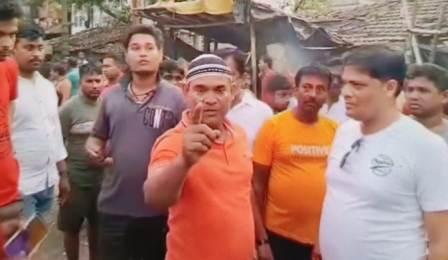 বিজেপির ব্যানার খোলায় উত্তেজনা