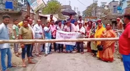 বিশুদ্ধ পানীয় জলের দাবিতে বিক্ষোভ টাকিতে