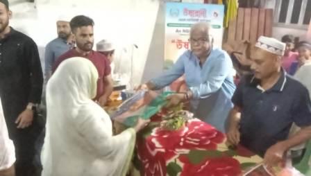 ঈদ উপলক্ষে শাড়ি ও লুঙ্গি বিতরণ