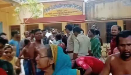 মিড ডে মিলের সামগ্রী চুরির অভিযোগে বিক্ষোভ