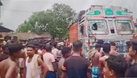 বাইক আরোহীর মৃত্যুতে ধুন্ধুমার দেগঙ্গায়