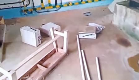 পানীয় জলের দাবিতে পাম্প হাউজে ভাঙচুর