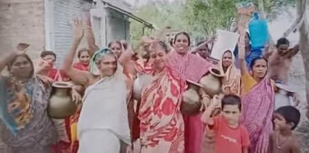 জলের হাহাকারে বিক্ষোভে নারী শক্তি