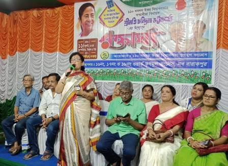 রক্তার্ঘ্য শিবিরে মহিলাদের উৎসাহিত করল মন্ত্রী